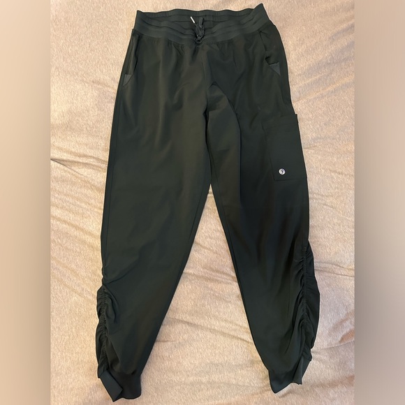 Scrubletics cargo style scrub pants, size large - Picture 3 of 4